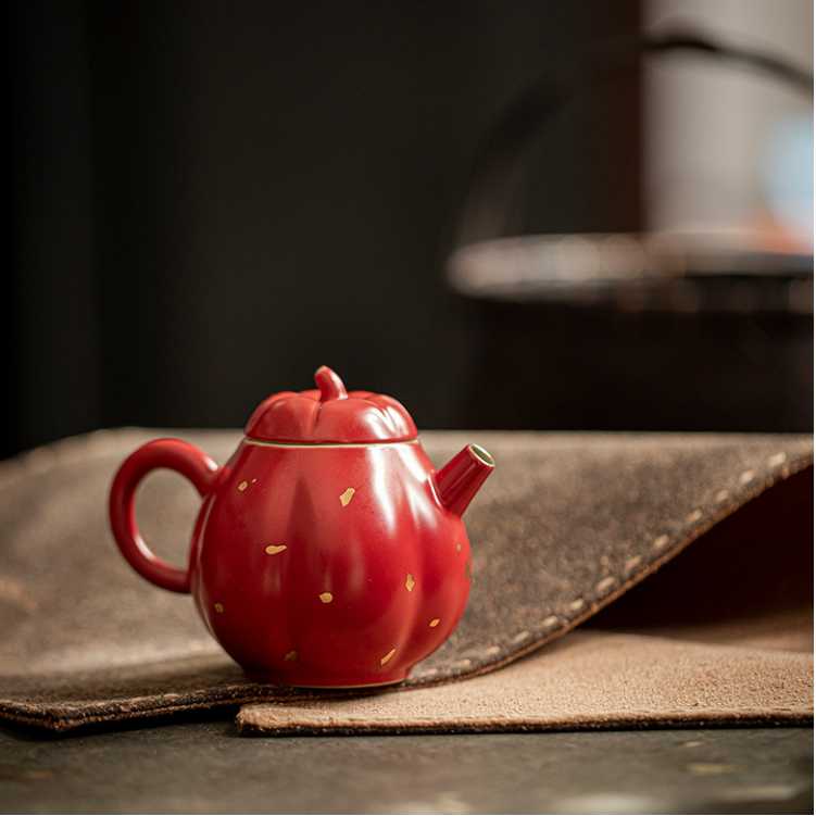 Hawthorn Red | Gold Sprinkles | Pumpkin Teapot - DH TEA